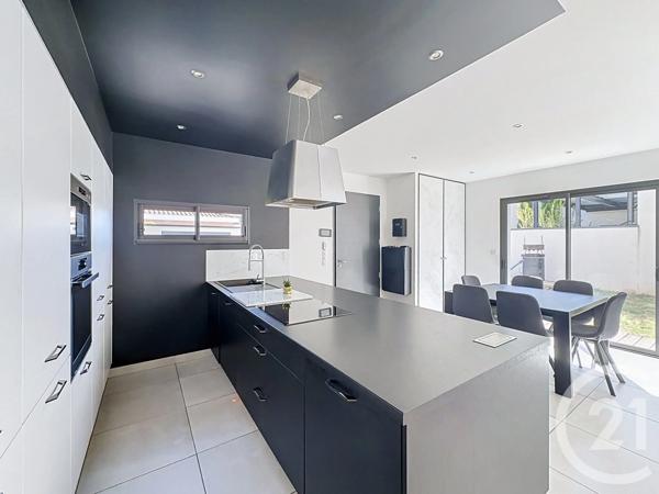 Maison à vendre  5 pièces - 120 m 2   CORBAS  - 69