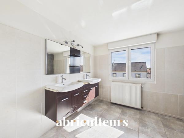 SOMPTUEUSE MAISON FAMILIALE EN VENTE A TREMBLAY EN FRANCE (93290)