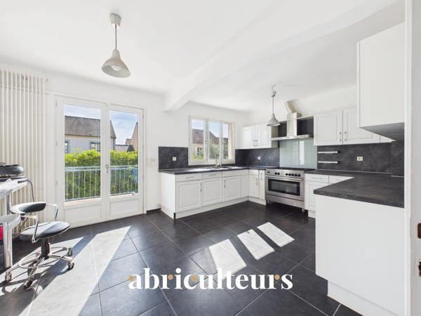 SOMPTUEUSE MAISON FAMILIALE EN VENTE A TREMBLAY EN FRANCE (93290)