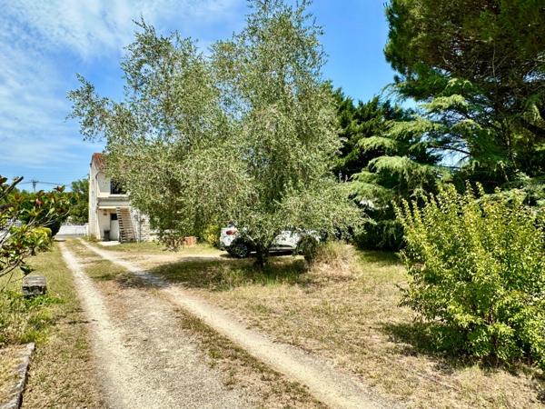 Maison des années 50 à rénover – 86 m² habitables – Grand terrain arboré – Secteur Hourcade