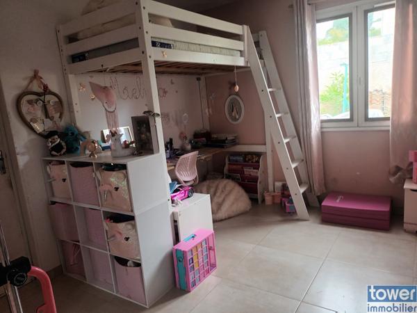 Villa
                                                                                                                                                                                                                                                                                                                        5 pièce(s)                                                                                                                                                                                                          4 chambre(s)                                                                                                                                                                                                          110  m²