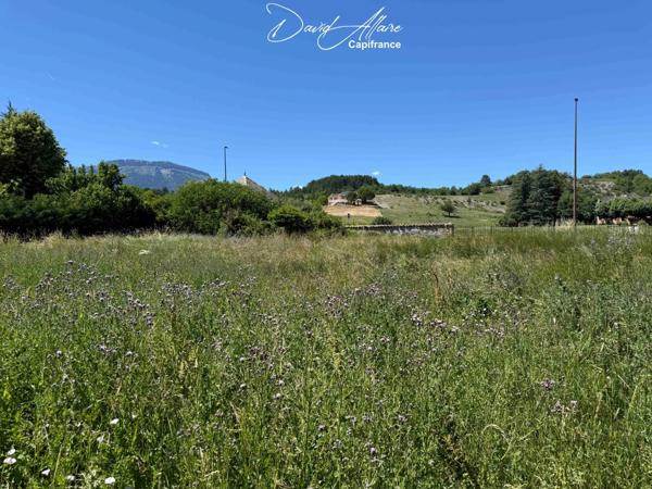 Terrain constructible à vendre de 655,00 m² TALLARD (05)