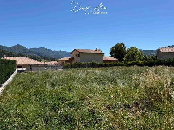 Terrain constructible à vendre de 655,00 m² TALLARD (05)
