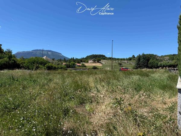 Terrain constructible à vendre de 655,00 m² TALLARD (05)