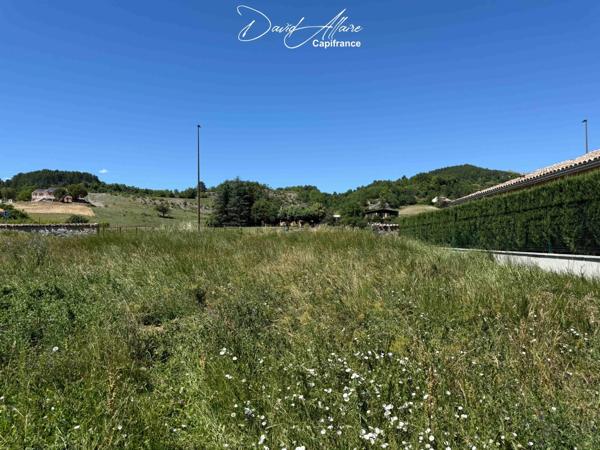 Terrain constructible à vendre de 655,00 m² TALLARD (05)