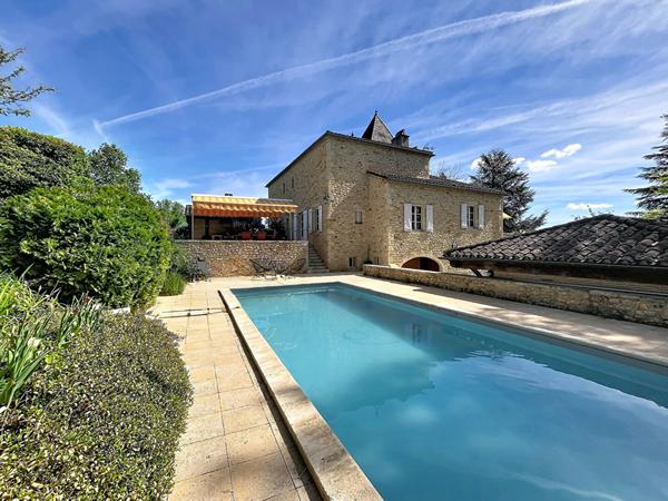 Propriété de caractère avec piscine et vue - Cadre privilégié