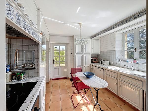 Propriété de caractère avec piscine et vue - Cadre privilégié