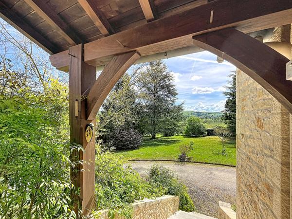 Propriété de caractère avec piscine et vue - Cadre privilégié