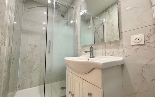 Appartement à louer    2 pièces •  Paris 11