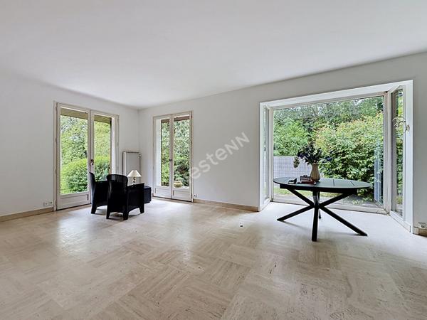 UNIQUE à 400m du Bourg d'Orvault : A LOUER maison 5 chambres au calme, en impasse privée et au coeur d'un parc arboré de 3600m².