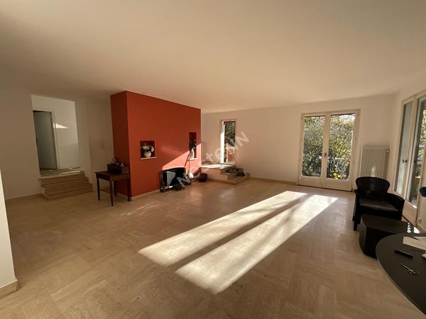 UNIQUE à 400m du Bourg d'Orvault : A LOUER maison 5 chambres au calme, en impasse privée et au coeur d'un parc arboré de 3600m².