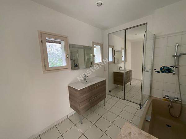 UNIQUE à 400m du Bourg d'Orvault : A LOUER maison 5 chambres au calme, en impasse privée et au coeur d'un parc arboré de 3600m².