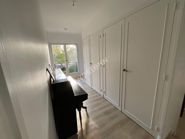 UNIQUE à 400m du Bourg d'Orvault : A LOUER maison 5 chambres au calme, en impasse privée et au coeur d'un parc arboré de 3600m².