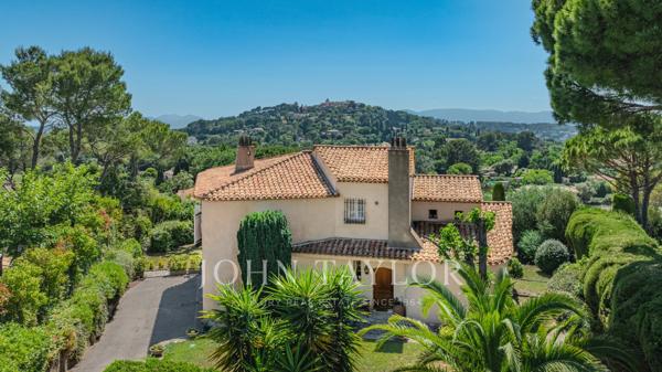 Villa provençale avec vue mer et village dans un domaine recherché à Mougins