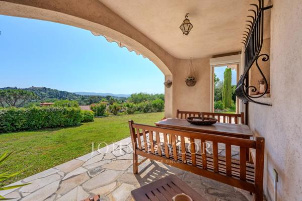 Villa provençale avec vue mer et village dans un domaine recherché à Mougins
