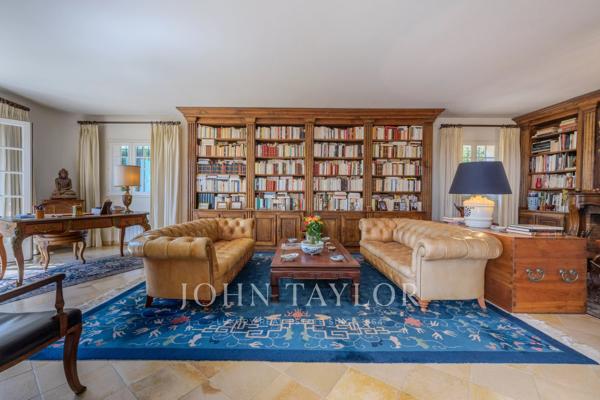 Villa provençale avec vue mer et village dans un domaine recherché à Mougins