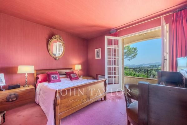 Villa provençale avec vue mer et village dans un domaine recherché à Mougins