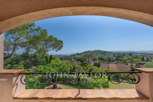Villa provençale avec vue mer et village dans un domaine recherché à Mougins