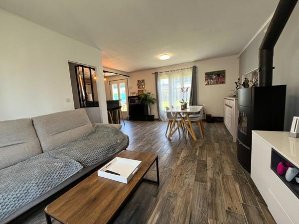 MAISON A VENDRE TRELIVAN  BOURG TOUS COMMERCES,JARDIN, DEUX CHAMBRES