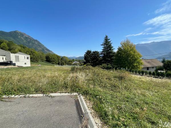 TERRAIN CONSTRUCTIBLE VIABILISE - 1124 M²