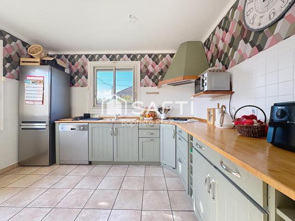 Maison familiale de 98 m² avec jardin arboré.