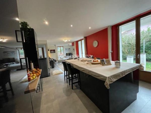 Maison - Proximite oloron-sainte-marie - Réf.:205378 EXCLUSIVITE - MAISON DE PLAIN-PIED TYPE T4 ENTIEREMENT RENOVEE SUR TERRAIN CLOS DE 1000 M² *** SOUS COMPROMIS ***