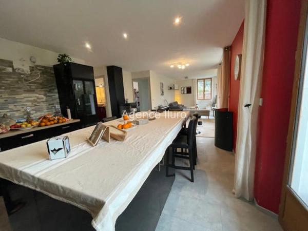 Maison - Proximite oloron-sainte-marie - Réf.:205378 EXCLUSIVITE - MAISON DE PLAIN-PIED TYPE T4 ENTIEREMENT RENOVEE SUR TERRAIN CLOS DE 1000 M² *** SOUS COMPROMIS ***