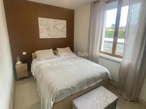 Maison - Proximite oloron-sainte-marie - Réf.:205378 EXCLUSIVITE - MAISON DE PLAIN-PIED TYPE T4 ENTIEREMENT RENOVEE SUR TERRAIN CLOS DE 1000 M² *** SOUS COMPROMIS ***