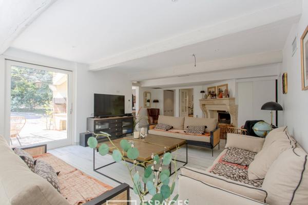 Écrin de sérénité entre Uzès et Avignon : villa d’exception repensée avec élégance