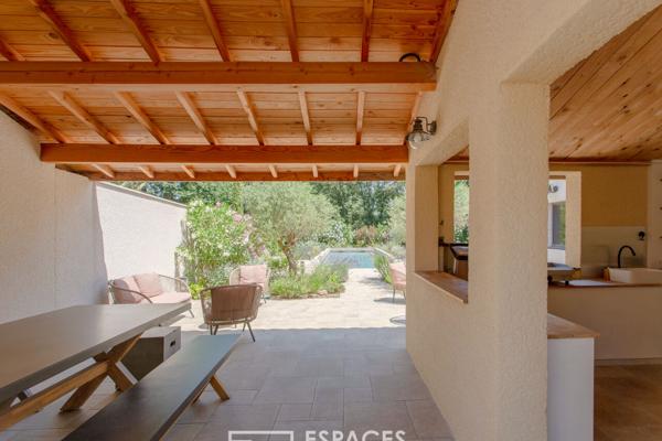 Écrin de sérénité entre Uzès et Avignon : villa d’exception repensée avec élégance