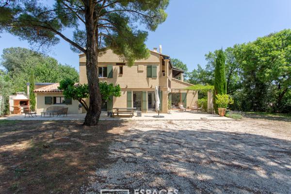 Écrin de sérénité entre Uzès et Avignon : villa d’exception repensée avec élégance