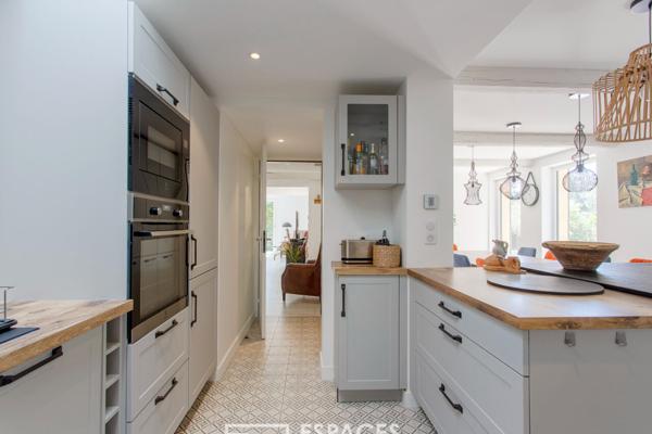 Écrin de sérénité entre Uzès et Avignon : villa d’exception repensée avec élégance