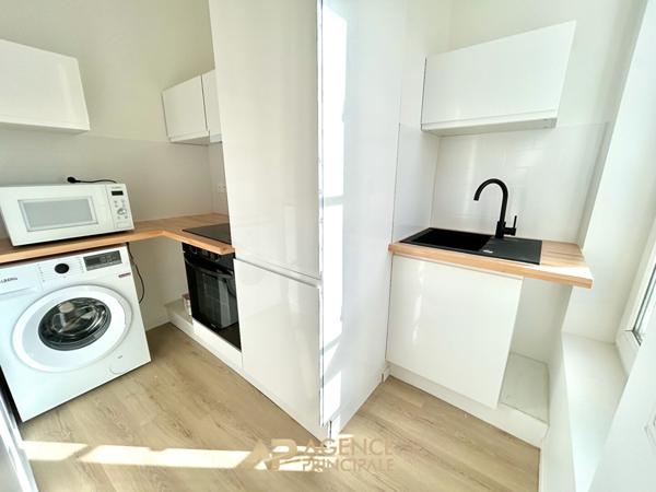 T2 rénové avec terrasse - Centre ville LA Rochelle €269 000 ** - Référence MR647D-1