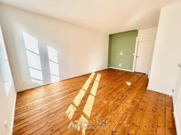 T2 rénové avec terrasse - Centre ville LA Rochelle €269 000 ** - Référence MR647D-1