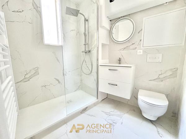 T2 rénové avec terrasse - Centre ville LA Rochelle €269 000 ** - Référence MR647D-1