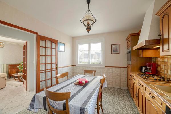 Maison centre Bruz - terrain 609m² - 4 chambres - sous-sol complet