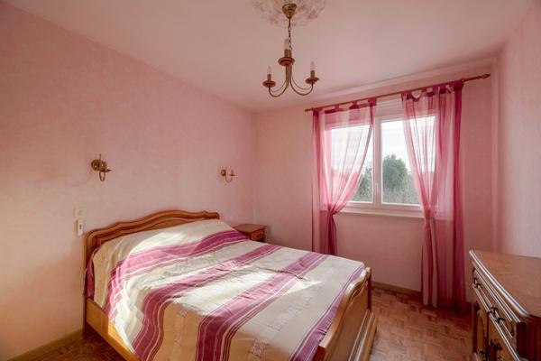 Maison centre Bruz - terrain 609m² - 4 chambres - sous-sol complet