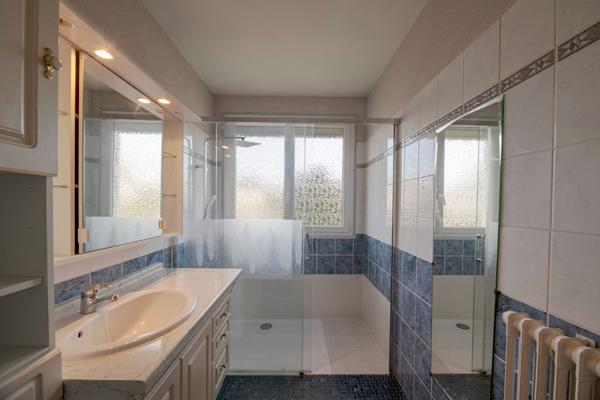 Maison centre Bruz - terrain 609m² - 4 chambres - sous-sol complet