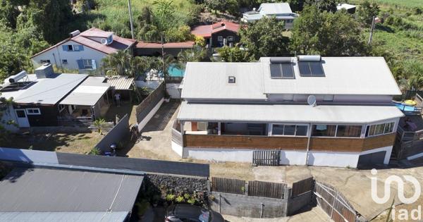 Maison 11 pièces de 270 m² à Saint-Pierre (97432)