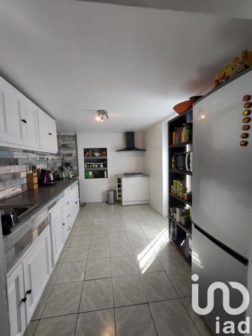 Maison 11 pièces de 270 m² à Saint-Pierre (97432)