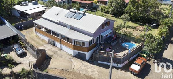 Maison 11 pièces de 270 m² à Saint-Pierre (97432)