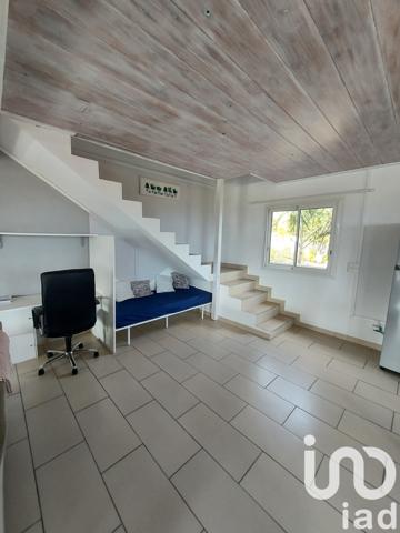 Maison 11 pièces de 270 m² à Saint-Pierre (97432)
