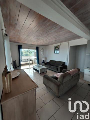 Maison 11 pièces de 270 m² à Saint-Pierre (97432)