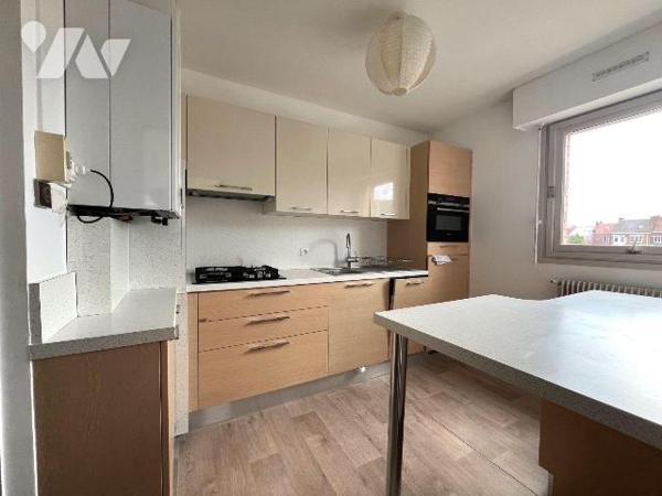 AVENDRE - HAZEBROUCK CENTRE-VILLE - bel appartement T3 traversant de 58,58 m², situé au 3 étage...