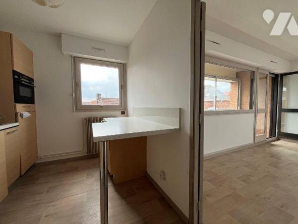 AVENDRE - HAZEBROUCK CENTRE-VILLE - bel appartement T3 traversant de 58,58 m², situé au 3 étage...
