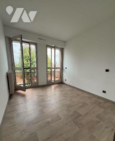 AVENDRE - HAZEBROUCK CENTRE-VILLE - bel appartement T3 traversant de 58,58 m², situé au 3 étage...