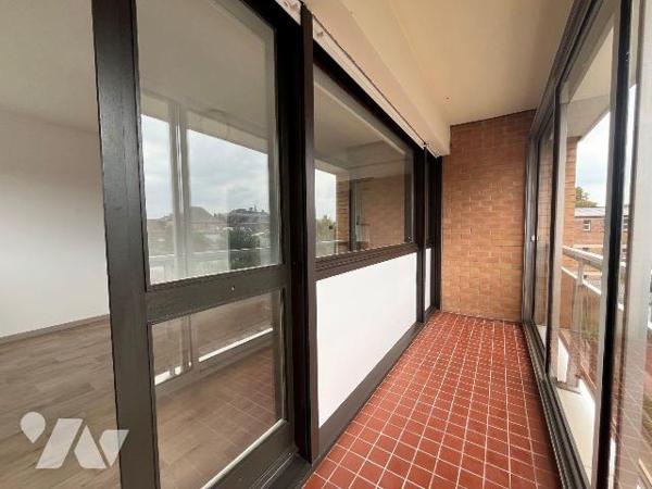 AVENDRE - HAZEBROUCK CENTRE-VILLE - bel appartement T3 traversant de 58,58 m², situé au 3 étage...
