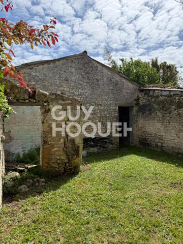 GRANGE EN PIERRE + Terrain à bâtir CENTRE BOURG à Dolus d'Oléron - Référence 3828