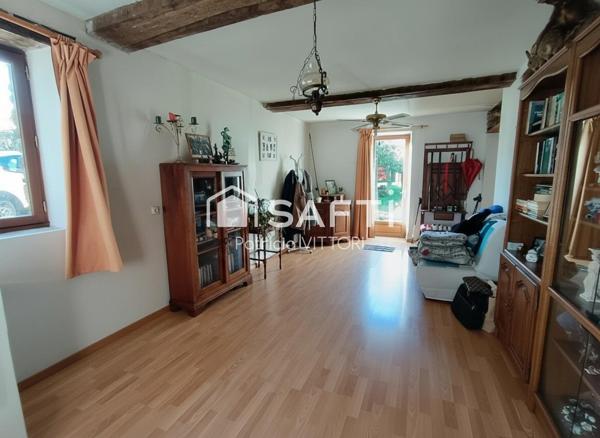 Propriété avec maison en pierre et dépendances