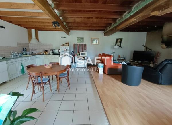 Propriété avec maison en pierre et dépendances